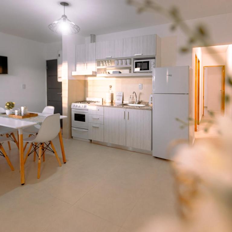 Departamento en Barrio tranquilo con Cochera - Two-Bedroom Apartment - 2