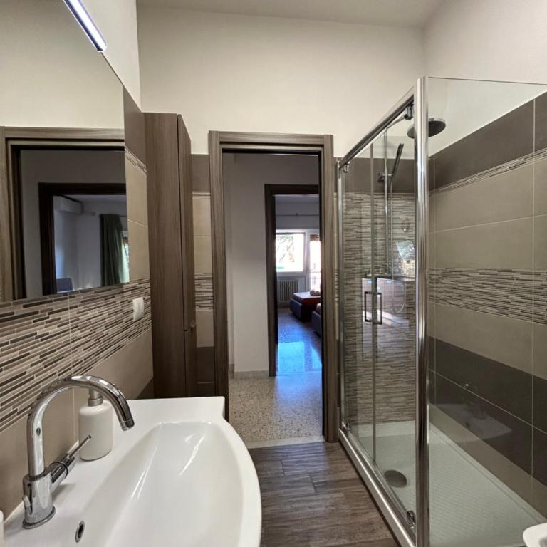 Prella House Roma 50 mt da Metro B Jonio - Appartement 3 Chambres - 5