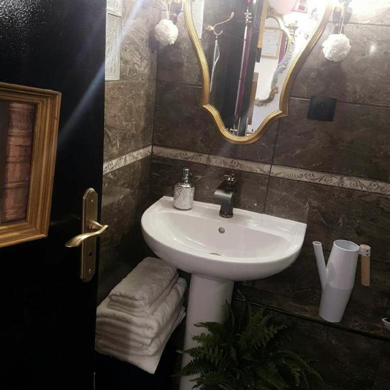 Studio Baroque - Clim - Parking - Pinède - Proche Village naturiste - One-Bedroom Apartment - 6