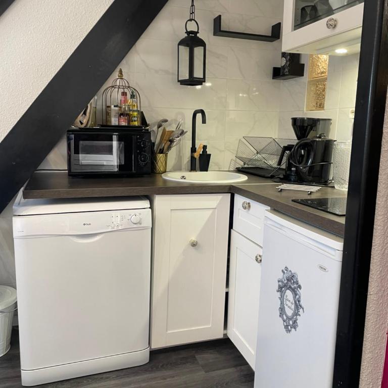 Studio Baroque - Clim - Parking - Pinède - Proche Village naturiste - One-Bedroom Apartment - 10
