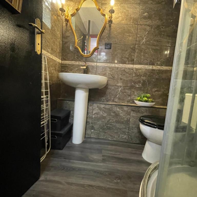 Studio Baroque - Clim - Parking - Pinède - Proche Village naturiste - One-Bedroom Apartment - 21