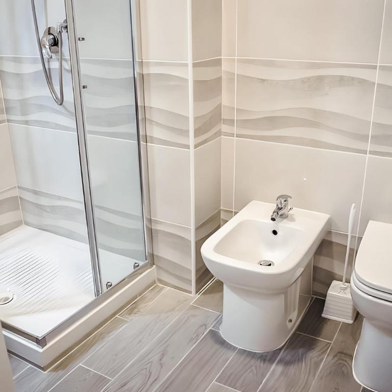 Rome Essence Apartament - Double Room with Private Bathroom - 10