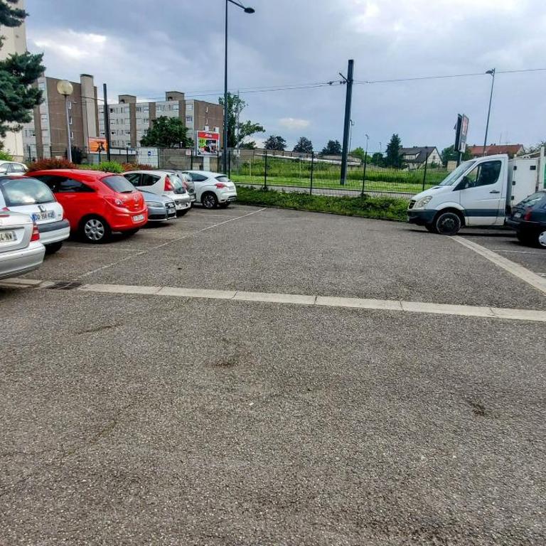 Studio RDC calme avec parking fermé près autoroute et tram C - One-Bedroom Apartment - 26