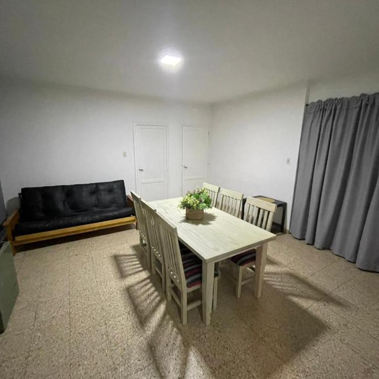 CASA FADER - Ciudad de Mendoza - Casa de 4 dormitorios - 1