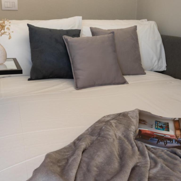 Suite near River, Relax and Design behind the Tower - One-Bedroom Apartment - 17