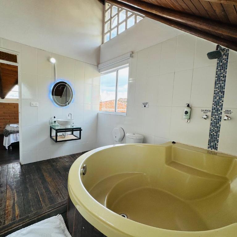 La Madriguera Hotel Guatapé Con Embalse - Habitación Doble Superior - 8