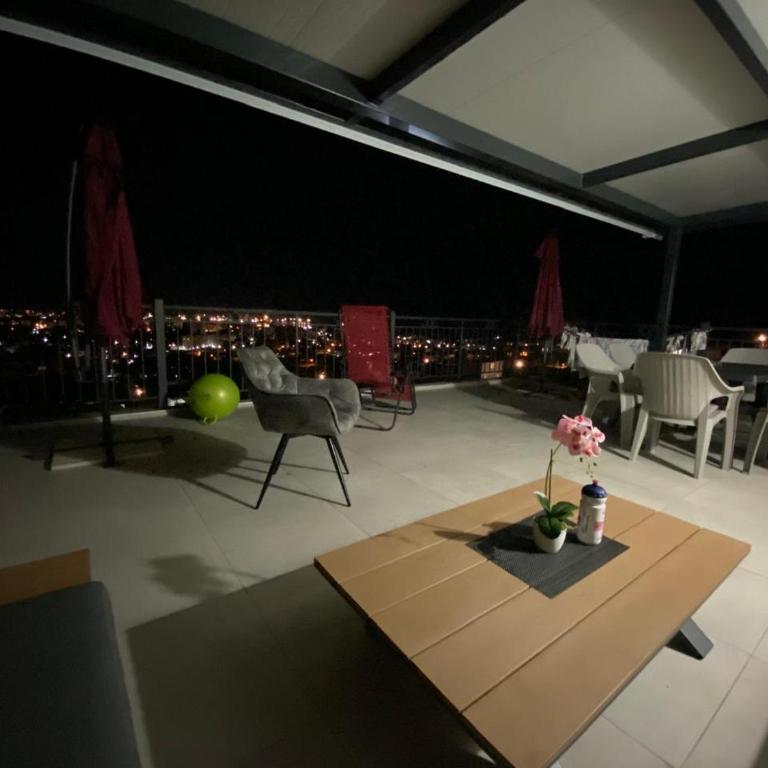 Apartmani Knezevic - Apartment with View and Balcony - 7