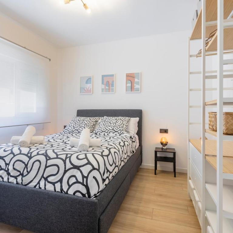 Fully renovated apartment in the heart of Fuengirola, 2 min walk to the beach - Two-Bedroom Apartment - 21
