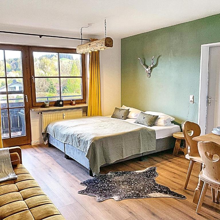 Bergnest Lodge mit Bergblick - Ca 3 min Skilift - Balkon - Garten - 6 Pers - Hund - Luftkurort - nähe Buchenegger Wasserfälle - Eistobel - Bodensee - Apartment mit 1 Schlafzimmer - 26