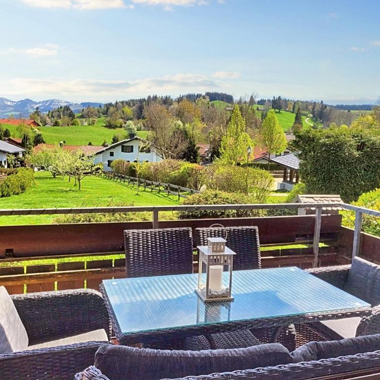 Bergnest Lodge mit Bergblick - Ca 3 min Skilift - Balkon - Garten - 6 Pers - Hund - Luftkurort - nähe Buchenegger Wasserfälle - Eistobel - Bodensee - Apartment mit 1 Schlafzimmer - 8
