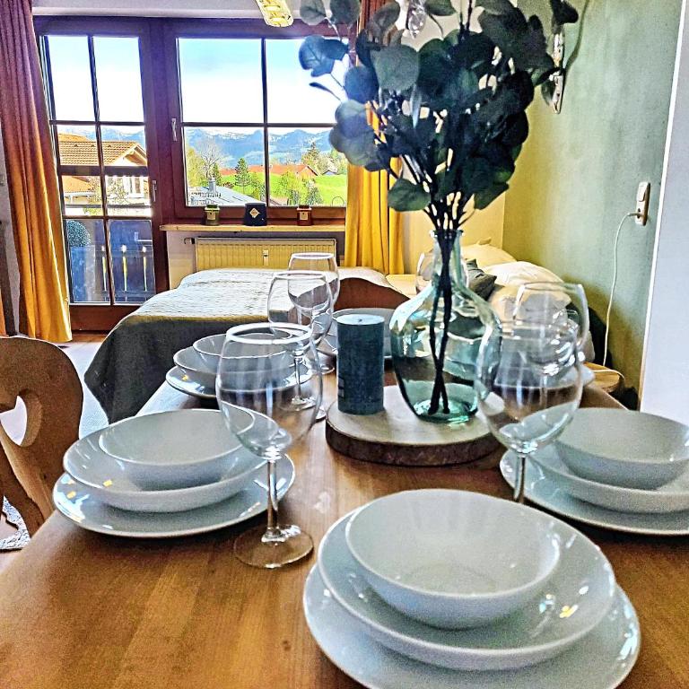 Bergnest Lodge mit Bergblick - Ca 3 min Skilift - Balkon - Garten - 6 Pers - Hund - Luftkurort - nähe Buchenegger Wasserfälle - Eistobel - Bodensee - Apartment mit 1 Schlafzimmer - 16