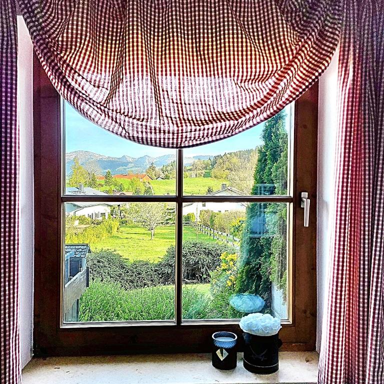 Bergnest Lodge mit Bergblick - Ca 3 min Skilift - Balkon - Garten - 6 Pers - Hund - Luftkurort - nähe Buchenegger Wasserfälle - Eistobel - Bodensee - Apartment mit 1 Schlafzimmer - 17