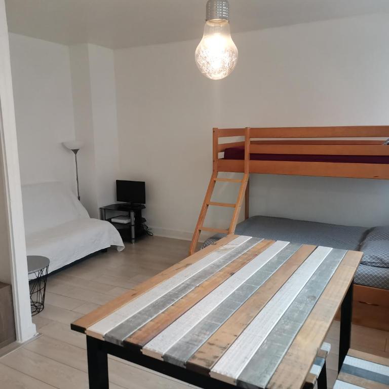 Studio Cours Emile Zola Métro République - Apartment mit 1 Schlafzimmer - 2