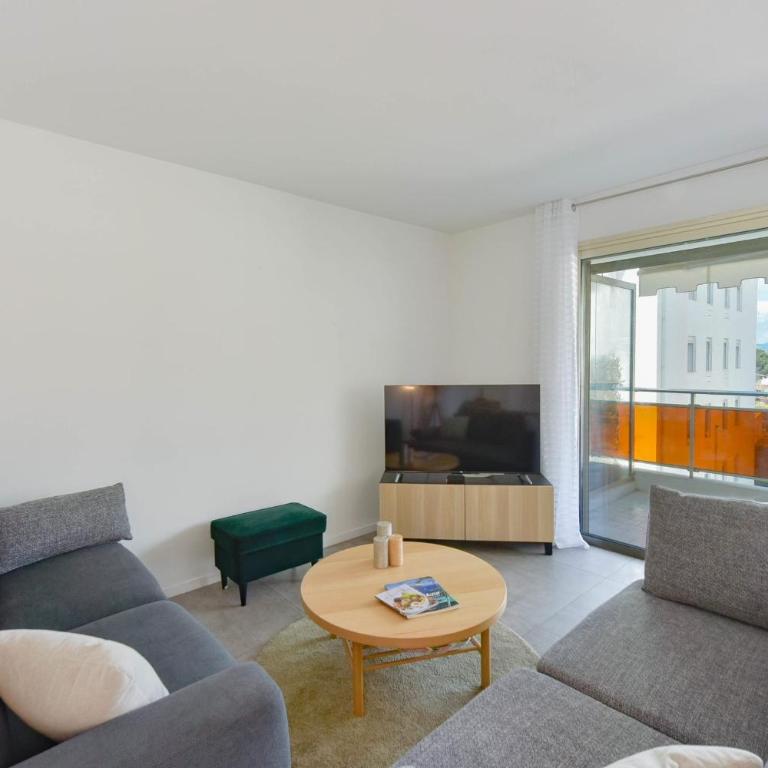 Renovated 1Br apartment terrace walk to beach - Appartement - 7