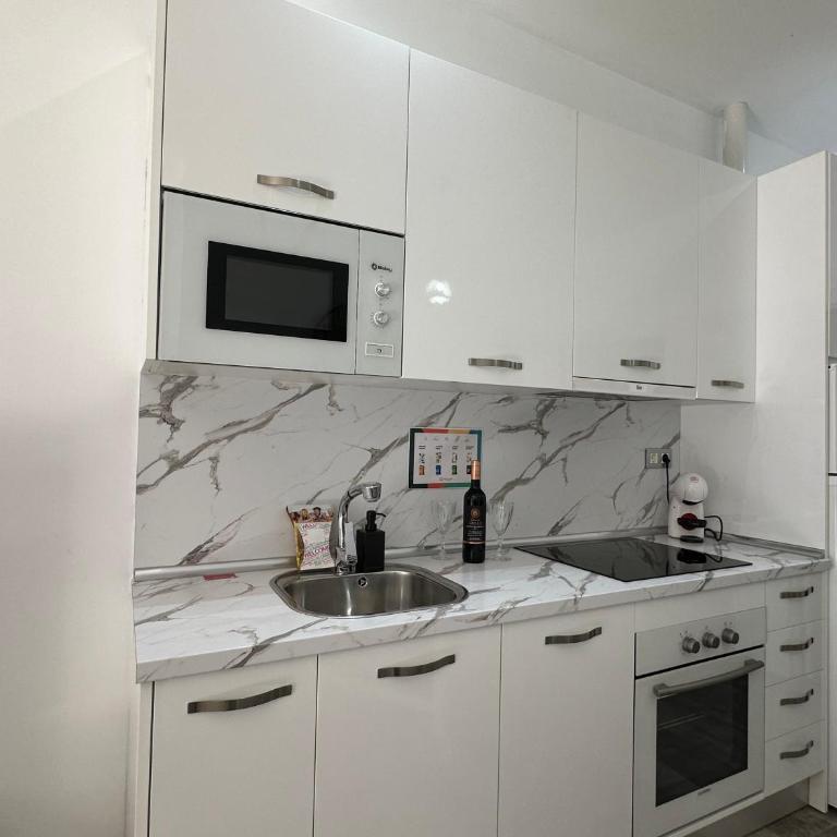 A1 - Apartamento en La Carihuela, 2 dormitorios, Wifi, a 100 metros de la playa - Apartment - 23