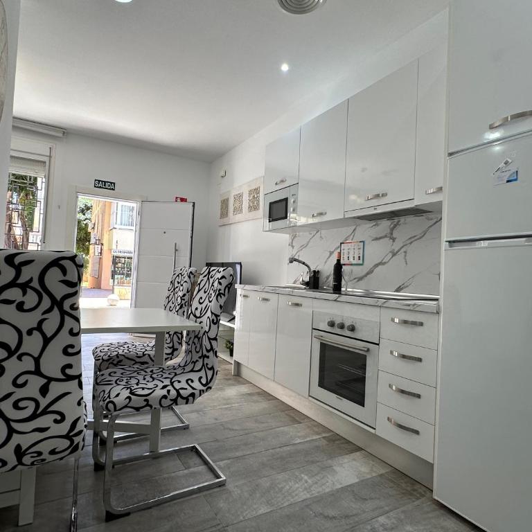 A1 - Apartamento en La Carihuela, 2 dormitorios, Wifi, a 100 metros de la playa - Apartment - 31
