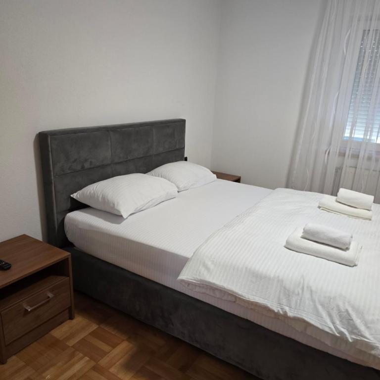 Apartmani Zlatna Kruna - Apartman sa 3 Spavaće Sobe - 9