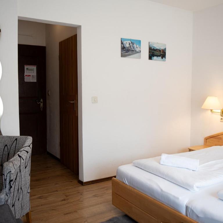 Haus Maria - Dreibettzimmer mit eigenem Bad - 13