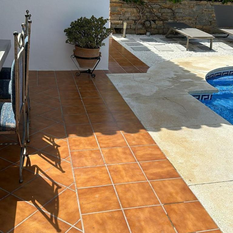 Lets in the Sun - Villa Sunset - Villa - 23