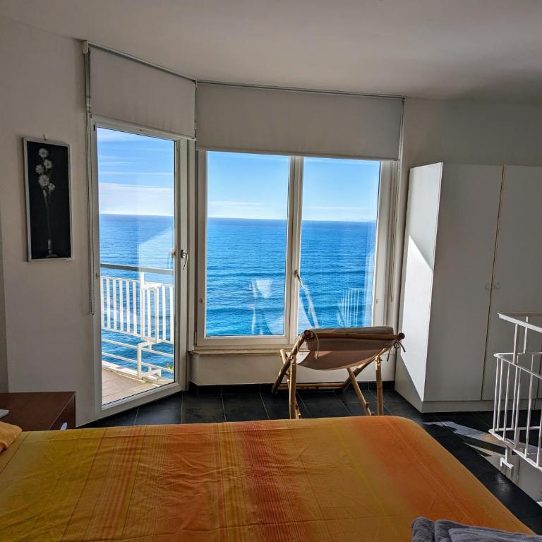 Beachfront Paradise - Panoramic Terrace, Monaco view & Private Access to Calandre Beach - French Riviera Liguria - Appartamento con 2 Camere da Letto - 10