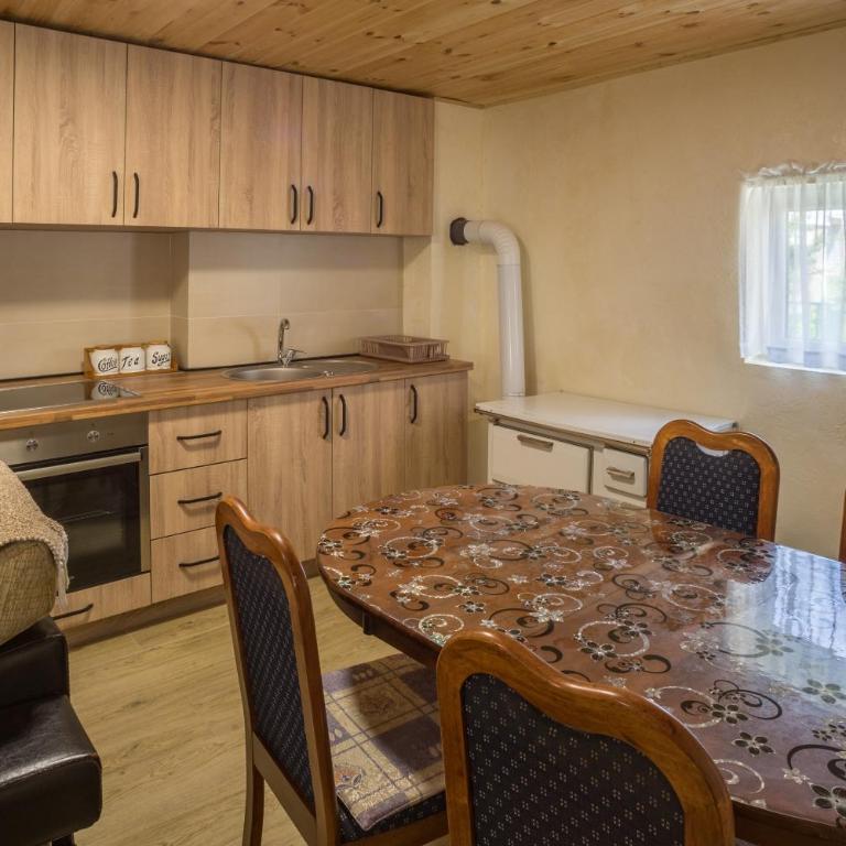 Apartman Viktorija - Two-Bedroom House - 1