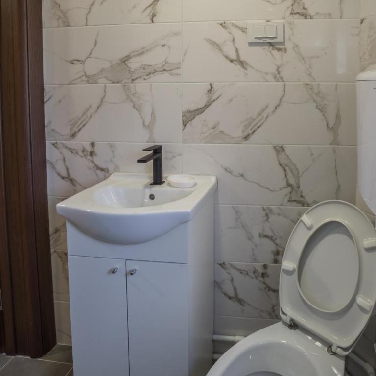 Apartman Viktorija - Two-Bedroom House - 11