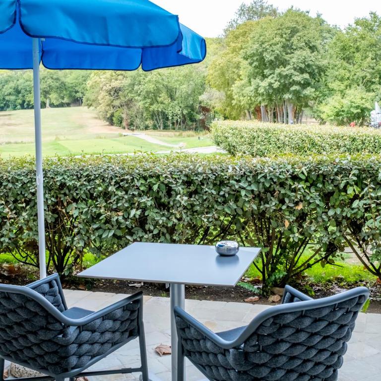 Hôtel Golf & Spa Château de la Bégude The Originals Collection - Deluxe Zimmer mit Terrasse - 8