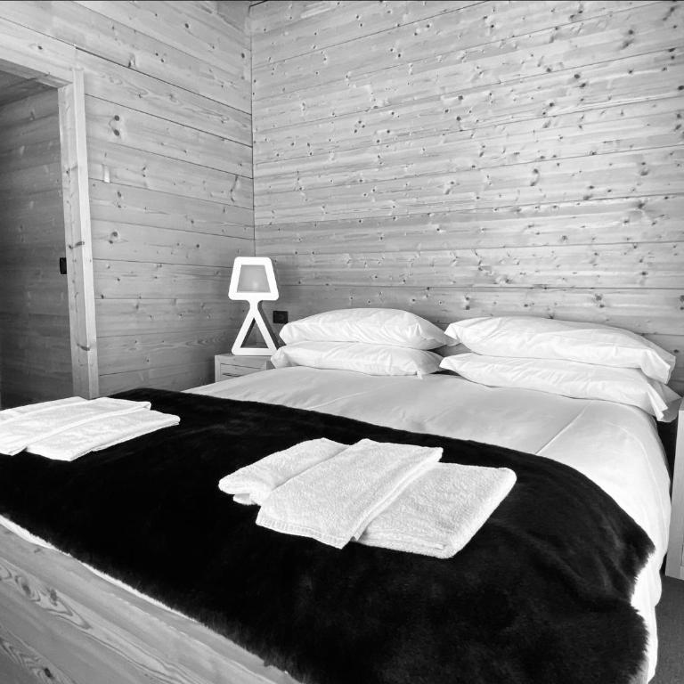 Orso Bianco Hotel & Chalet - Camera Quadrupla con Vista Montagna - 8