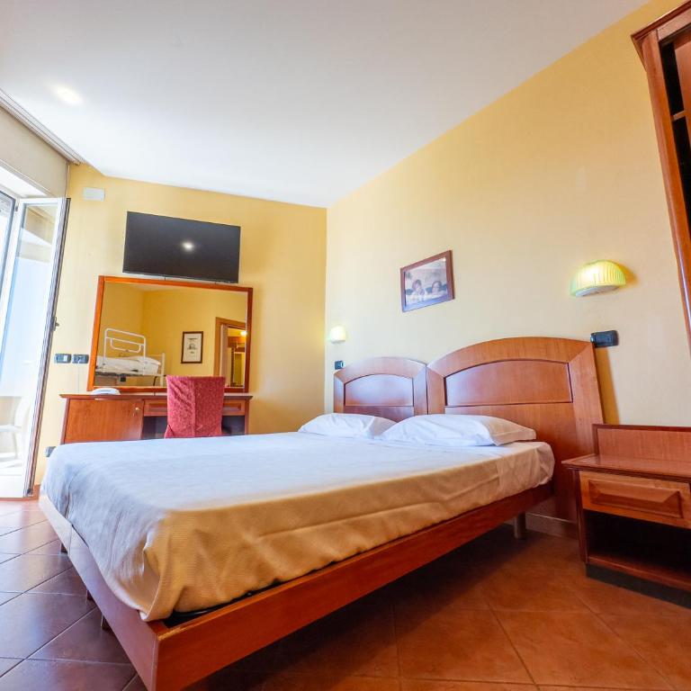 Hotel Audi Frontemare - Camera Tripla Standard con Vista Mare - 1