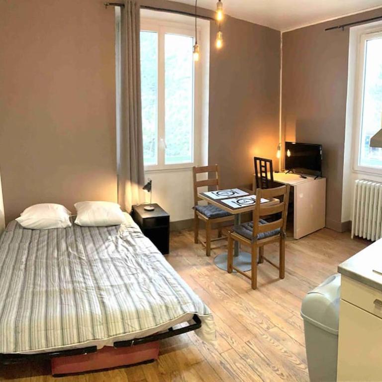 Studio CORNER - One-Bedroom Apartment - 1