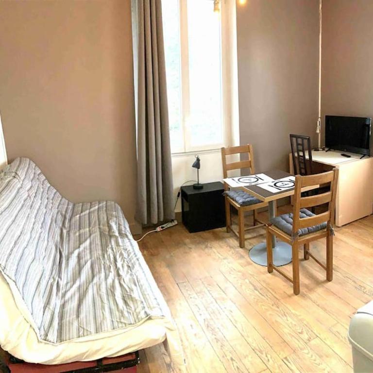 Studio CORNER - One-Bedroom Apartment - 2
