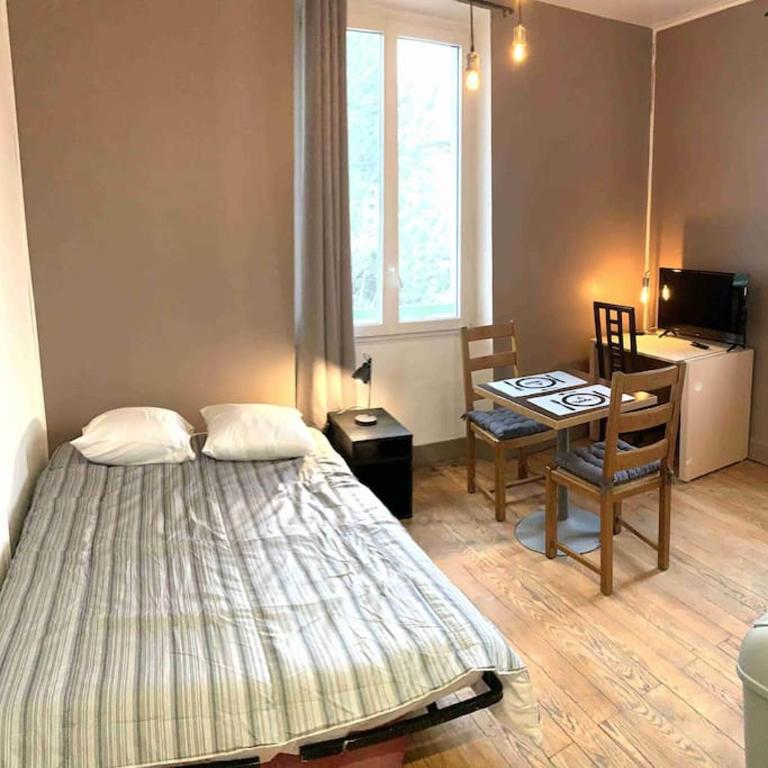 Studio CORNER - One-Bedroom Apartment - 11