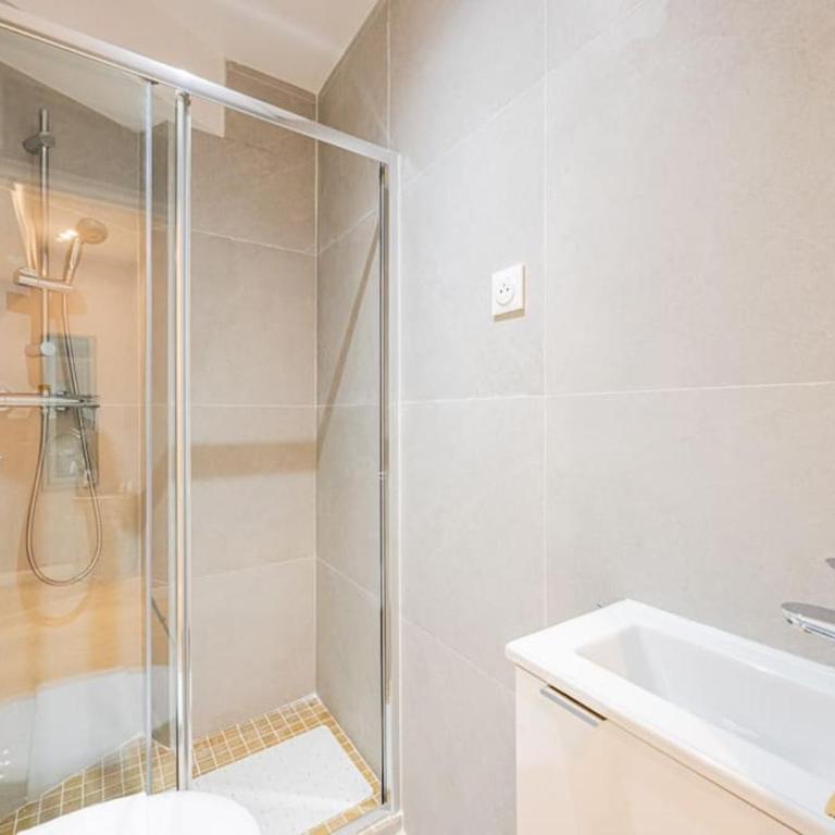 Charme Parisien 6 Personnes, 2 chambres, 19ème - Appartement 2 Chambres - 12