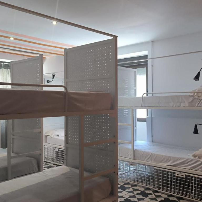 Feel Hostels Soho Malaga - Cama en habitación compartida mixta de 10 camas con baño privado - 2