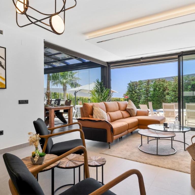 ViVi Homes - Villa Yara Pool, Sauna, Jacuzzi & Cinema - Villa con piscina privada - 2