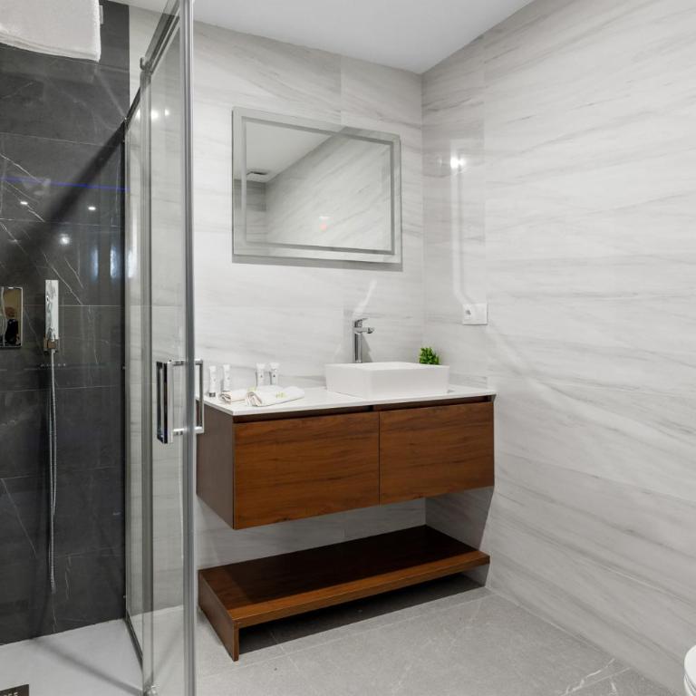ViVi Homes - Villa Yara Pool, Sauna, Jacuzzi & Cinema - Villa con piscina privada - 50