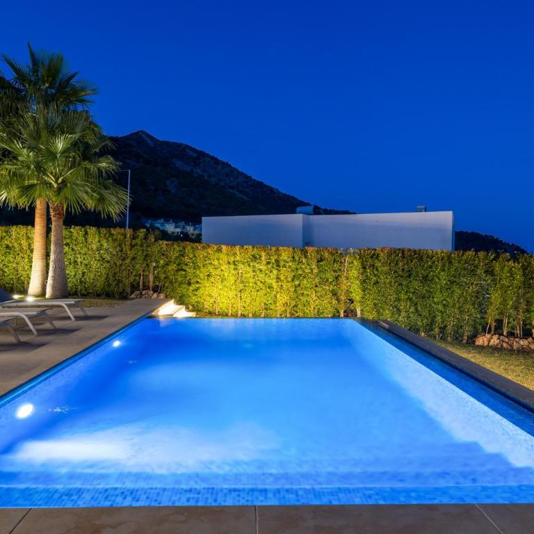 ViVi Homes - Villa Yara Pool, Sauna, Jacuzzi & Cinema - Villa con piscina privada - 11