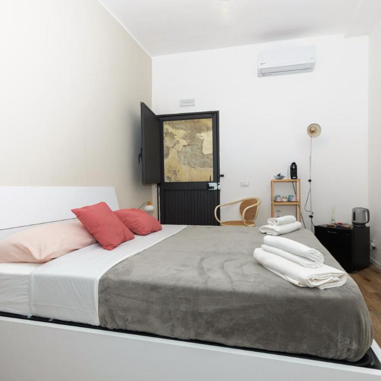 Il Porto & I Marinai Rooms - One-Bedroom Apartment - 2