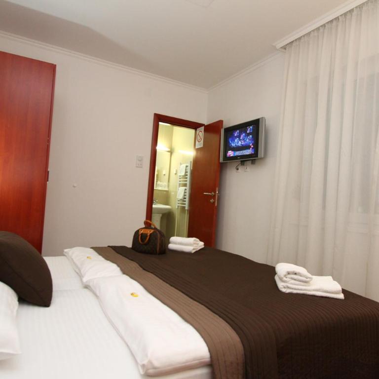 Guesthouse Villa Inn - Double Room - 23