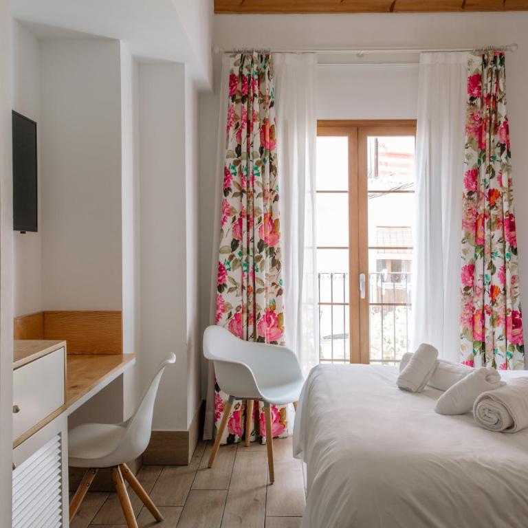 Rosal by Seaward Suites - Double Room with Private Bathroom - 1