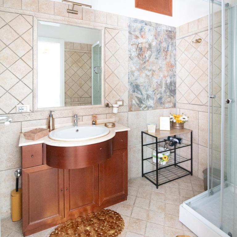 Interno 6 - Camera Matrimoniale con Bagno Privato - 21