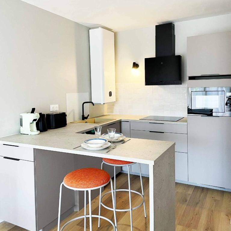 Fenêtre sur Cour - Hyper centre, Parking Inclus, Balcon, Wifi - Appartamento con 1 Camera da Letto - 5