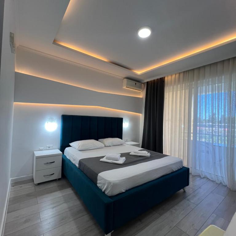Apartments Fati & Flori - Deluks Dvokrevetna Soba sa Bračnim Krevetom i Balkonom - 10