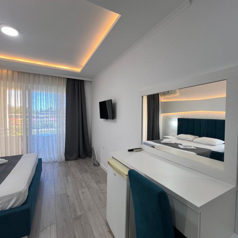 Apartments Fati & Flori - Deluks Dvokrevetna Soba sa Bračnim Krevetom i Balkonom - 12