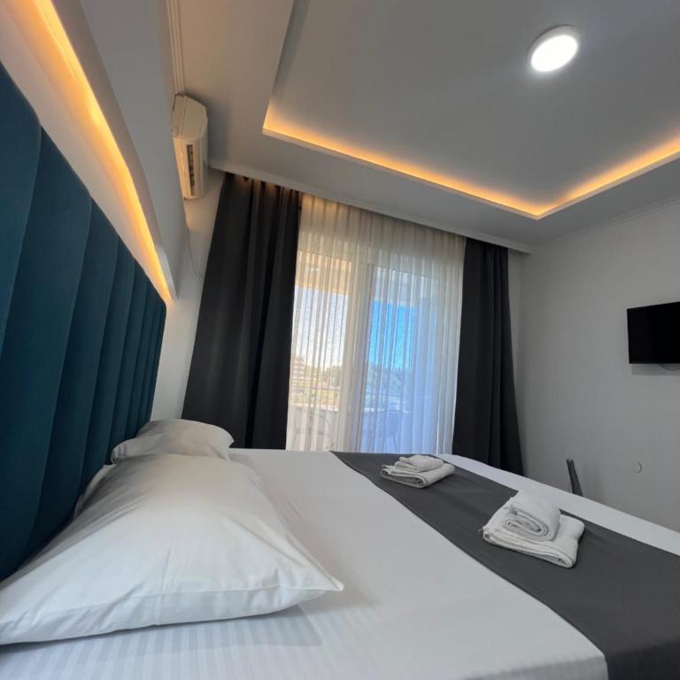 Apartments Fati & Flori - Deluks Dvokrevetna Soba sa Bračnim Krevetom i Balkonom - 11