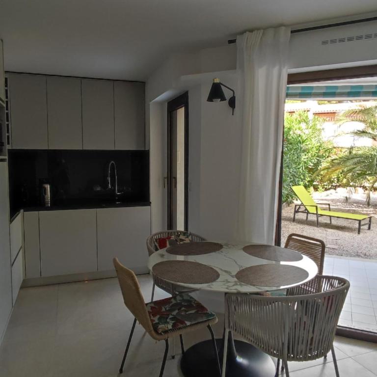 Le Palmier, jardin privatif, plage 200m, centre et restaurants à deux pas, climatisé, wifi, garage, rénové - Apartment with Garden View - 4