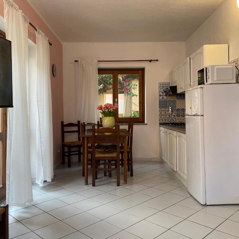 Casa Arborea - Appartamento con 4 Camere da Letto e Balcone - 36