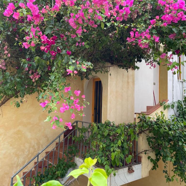 Casa Arborea - Appartamento con 4 Camere da Letto e Balcone - 40