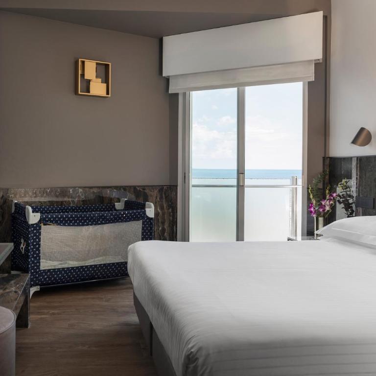 Hotel Michelangelo - Superior Double or Twin Room with Partial Sea View - 4