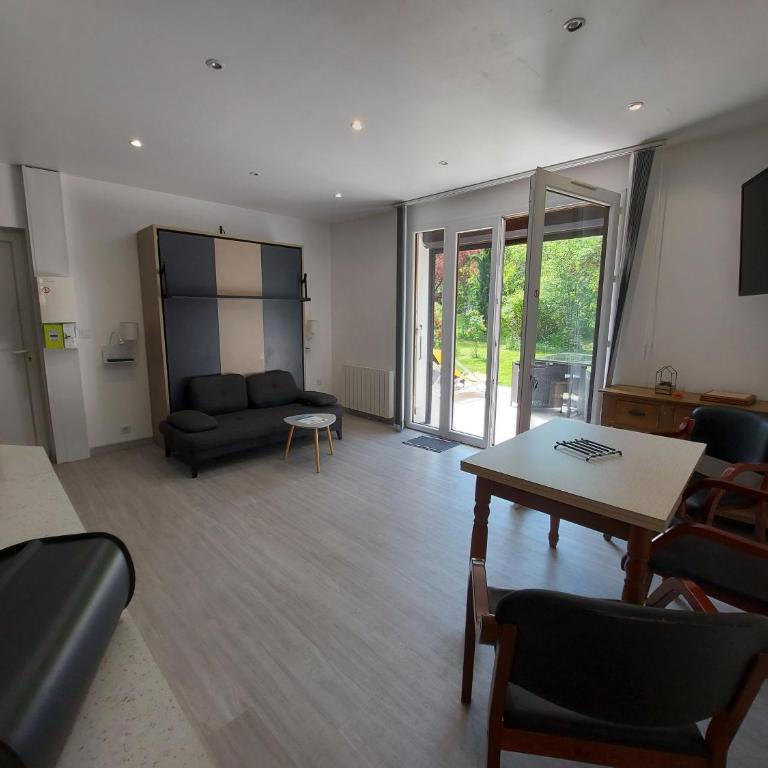 Centre St Jorioz : Charmant et spacieux studio avec terrasse et jardin privatif - Studio - 28
